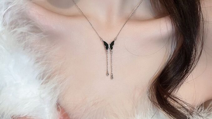 [highbuying] สร้อยคอโซ่ จี้รูปผีเสื้อ สีดํา ประดับพู่ เครื่องประดับแฟชั่น สําหรับผู้หญิง พร้อมส่ง