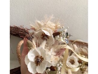 ดอกไม้ผูกข้อมือ ดอกประดิษฐ์สีขาว