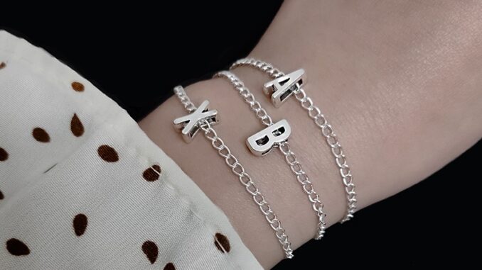 A-z ตัวอักษร เริ่มต้น สร้อยข้อมือ กําไลข้อมือ สําหรับผู้หญิง ตัวอักษร เสน่ห์ สร้อยข้อมือ เครื่องประดับ ปรับแต่ง