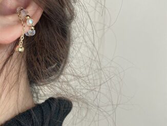 ต่างหูหนีบลูกปัดคริสตัลห้อยโซ่ • Crystal Beads Chain Ear Cuff