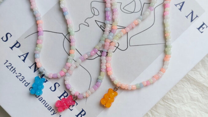 สร้อยลูกปัดเยลลี่ จี้เยลลี่หมี งานจริงสีสวย  สร้อยแฟชั่น Handmade