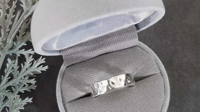 MT แหวนเงินแท้ แบบทุบลาย ค้อนทุบ ไซส์: 57 Sterling Silver Ring (sr689) MT Jewelry มณีธารา