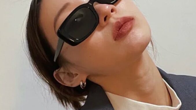แว่นตากันแดดแฟชั่นสําหรับผู้ชายผู้หญิงกรอบแว่นขนาดเล็กทรงสี่เหลี่ยม 2021