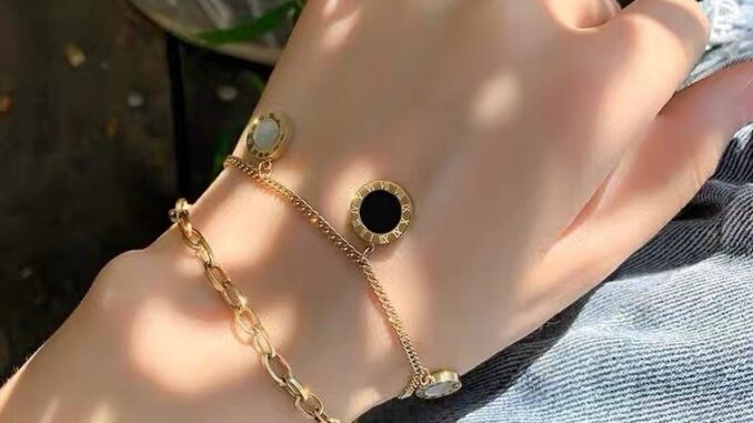 สร้อยข้อมือ เหล็กไทเทเนียม 18K ทรงกลม เลขโรมัน กันน้ํา สีโรสโกลด์ สไตล์ยุโรป อเมริกัน