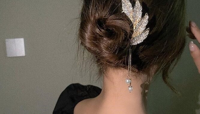 พร้อมส่งจากไทย ปิ่นปักผม ปิ่นผมปีกนกประดับมุกเพชร แวววาวระยับระยับ สวยหรู  กิ๊บติดผม กิ๊บผม กิ๊บออกงาน