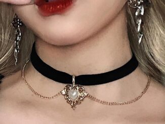 Demq- สร้อยคอกํามะหยี่ จี้หัวใจ ประดับมุก สีทอง ปรับได้ สไตล์วินเทจ สําหรับผู้หญิง