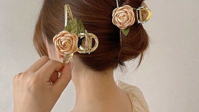 กิ๊บหนีบโลหะกุหลาบ Rose Hair Clip ขนาด 11.5 cm. ทรงสวยหรู วัสดีอย่างดี ใช้หนีบผมออกงานได้เลยค่ะ กิ๊บหนีบผม กิ๊บผม กิ๊บหนีบโลหะกุหลาบ Rose Hair Clip ขนาด 11.5 cm. ทรงสวยหรู วัสดีอย่างดี ใช้หนีบผมออกงานได้เลยค่ะ กิ๊บหนีบผม กิ๊บผม