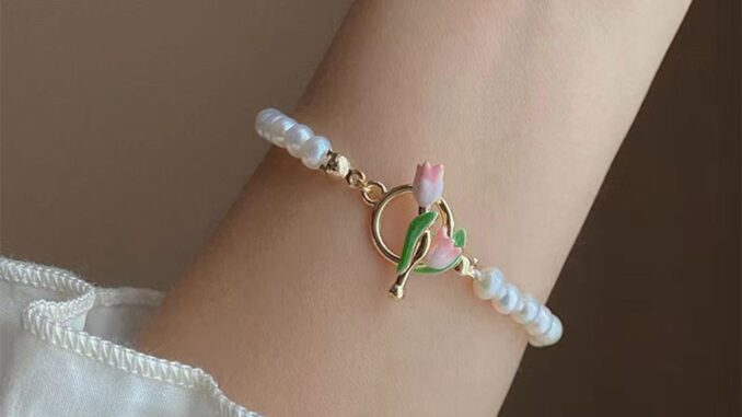 ใหม่ เครื่องประดับ สร้อยข้อมือ จี้ดอกทิวลิป ดอกกุหลาบ สีชมพู ประดับไข่มุกเทียม แฟชั่นฤดูร้อน สําหรับผู้หญิง