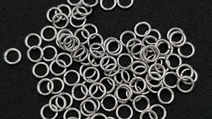 ห่วงสแตนเลสแท้ ขนาด 6×1mm ใช้คล้องกับตะกรุด หรือใช้งาน DIY