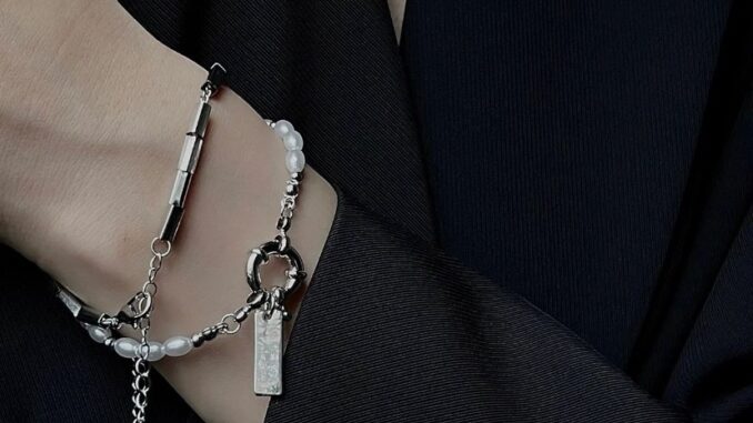 สร้อยข้อมือ สเตนเลส ประดับมุก ขนาดเล็ก เรียบง่าย สําหรับผู้หญิง สองชิ้น สร้อยข้อมือ สเตนเลส ประดับมุก ขนาดเล็ก เรียบง่าย สําหรับผู้หญิง สองชิ้น