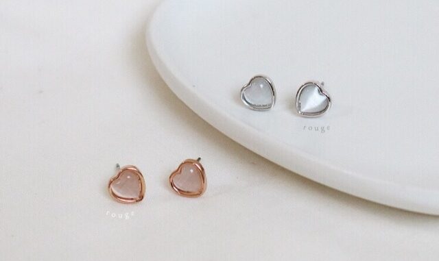 [พร้อมส่ง] (มีโค้ดลดทั้งร้าน) ต่างหู cream shell heart ❤️  เงินแท้ไม่แพ้ไม่คัน Silver 925 (ห่อของขวัญฟรีค่า)