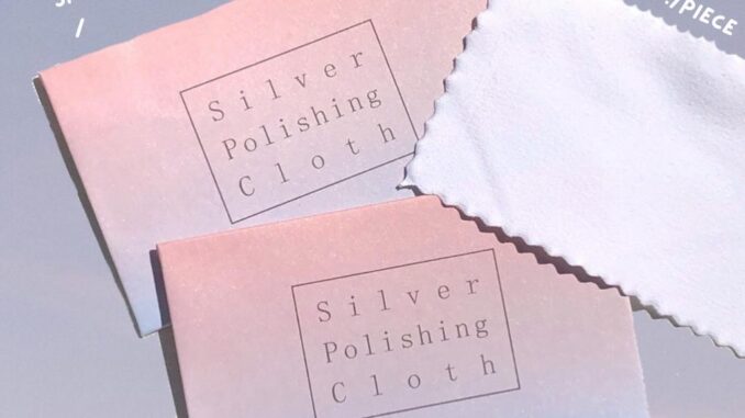 (กรอกโค้ด YAQ6E ลด 60.-) earika.earrings - silver polish cloth ผ้าเช็ดทำความสะอาดเครื่องเงิน
