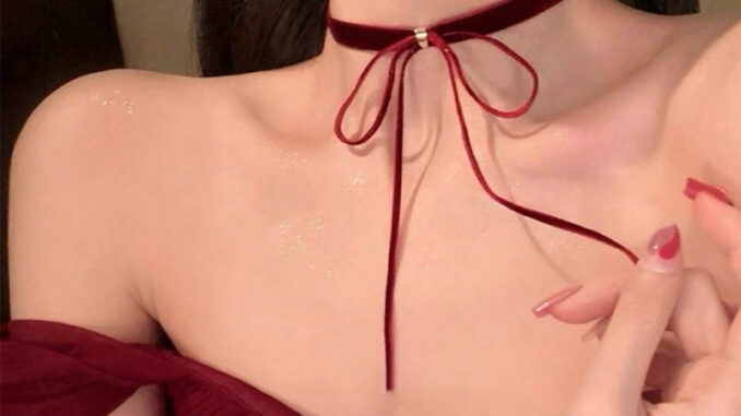 โชคเกอร์โบว์ โชคเกอร์ผ้า กำมะหยี่ “สีแดง” พร้อมส่ง! (#P5) โชคเกอร์โบว์ โชคเกอร์ผ้า กำมะหยี่ “สีแดง” พร้อมส่ง! (#P5)
