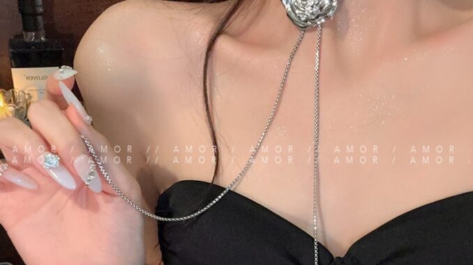 สร้อยคอโช้กเกอร์ รูปดอกกุหลาบ แบบดึงเก็บได้ สําหรับผู้หญิง สร้อยคอโช้กเกอร์ รูปดอกกุหลาบ แบบดึงเก็บได้ สําหรับผู้หญิง