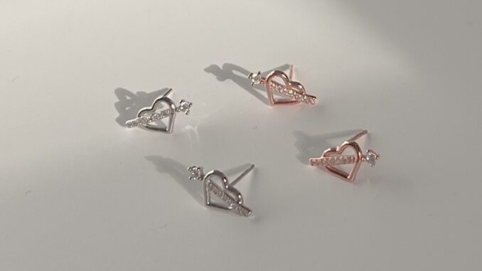 A.piece ต่างหูเงินแท้ [all silver 925] Arrow Heart stud earrings