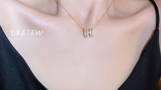 Drejew สร้อยคอโซ่ทอง 18K จี้ตัวอักษร ประดับเพทาย สไตล์เกาหลี เรียบง่าย ระดับไฮเอนด์ เครื่องประดับแฟชั่น