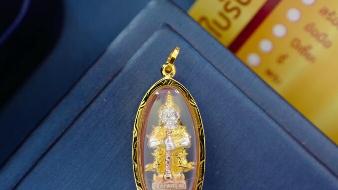 จี้ท้าวเวสสุวรรณ(เนื้อ3K) วัดจุฬามณี รุ่นเจ้ามหาทรัพย์ B41006141306118 เลี่ยมทองแท้ กรอบทอง 90% มีใบรับประกัน อัดกันน้ำ