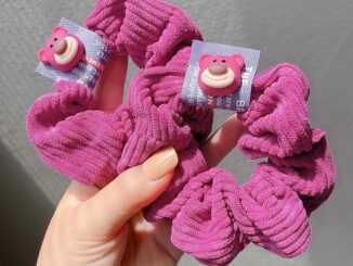 พร้อมส่งในไทย โดนัทรัดผม ยางรัดผม หมีล็อตโซ่ toy story โดนัทมัดผม ผ้าลูกฟูก สีชมพู หมีสตรอเบอร์รี่ สไตล์เกาหลี