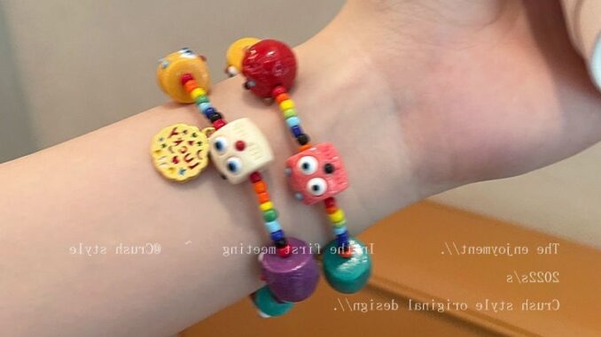 สร้อยข้อมือ ประดับลูกปัด ลายตัวอักษรมอนสเตอร์ สีสันสดใส ยาว 17 กม. สําหรับผู้หญิง