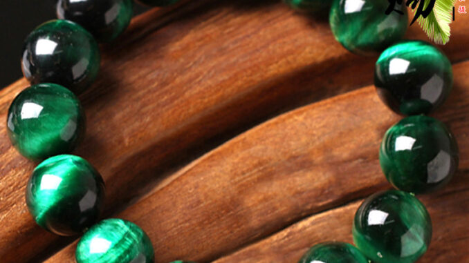 สร้อยข้อมือลูกปัดหินตาเสือ สีเขียวธรรมชาติ