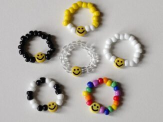 (พร้อมส่ง ) แหวนลูกปัดหน้ายิ้ม smile