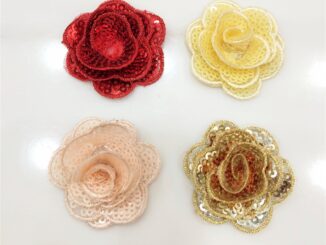 แผ่นแพทช์ ปักเลื่อม รูปดอกไม้ 3D ขนาดเล็ก 4 ซม. แฮนด์เมด DIY สําหรับตกแต่งชุดแต่งงาน