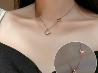 สร้อยคอโชคเกอร์ สเตนเลส ไทเทเนียม จี้ผีเสื้อ สีโรสโกลด์ เรียบง่าย สําหรับผู้หญิง