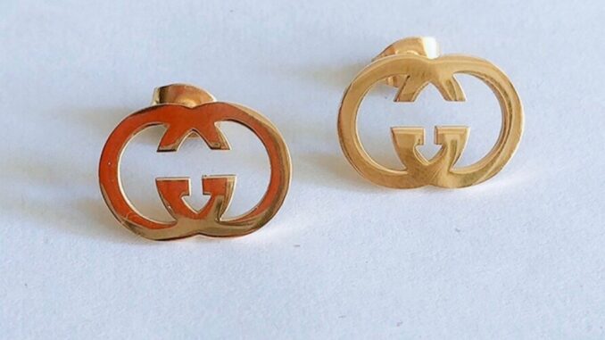 Gucci ต่างหูสตั๊ด เหล็กไทเทเนียม รูปโลโก้ตัวอักษร เครื่องประดับ สําหรับผู้หญิง