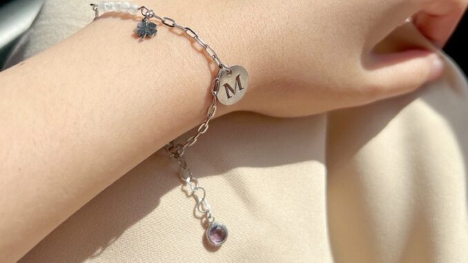 Lilith - Lucky personalized bracelet สร้อยข้อมือ หินนำโชค moonstone