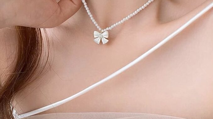 Roselife เกาหลี น่ารัก สีขาว โบว์ มุก ลูกปัด โชคเกอร์ สร้อยคอ สําหรับผู้หญิง เด็กผู้หญิง หรูหรา โบ เสน่ห์ สร้อยคอโซ่สั้น เครื่องประดับ ของขวัญ