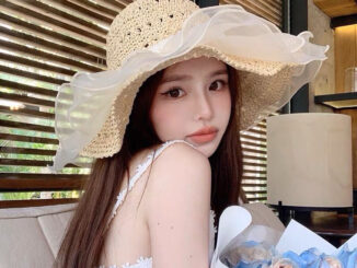 หมวกสานโคเชแต่งกระโปรง