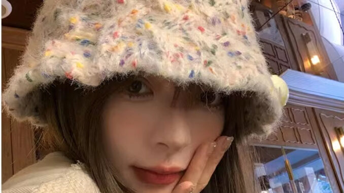 หมวกบักเก็ต ผ้าวูลถัก ขนาดเล็ก สีสันสดใส แฟชั่นฤดูใบไม้ร่วง และฤดูหนาว สําหรับผู้หญิง 2023 หมวกบักเก็ต ผ้าวูลถัก ขนาดเล็ก สีสันสดใส แฟชั่นฤดูใบไม้ร่วง และฤดูหนาว สําหรับผู้หญิง 2023