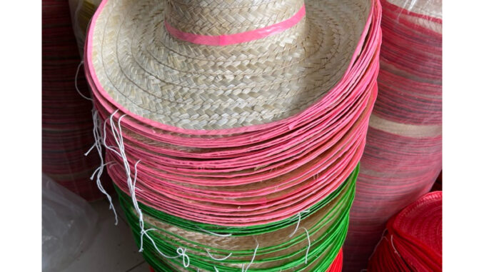 หมวกสานสีขาวขอบสี (ยกถุง 50 ใบ) ใบใหญ่ปีกกว้าง 4 นิ้ว❤️พร้อมส่ง❤️ หมวกสานสีขาวขอบสี (ยกถุง 50 ใบ) ใบใหญ่ปีกกว้าง 4 นิ้ว❤️พร้อมส่ง❤️