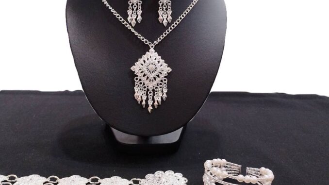 Fashion Jewele เช็ทเครื่องประดับชุดไทย เครื่องประดับชุดไทยผู้ใหญ่และเด็ก สีเงิน