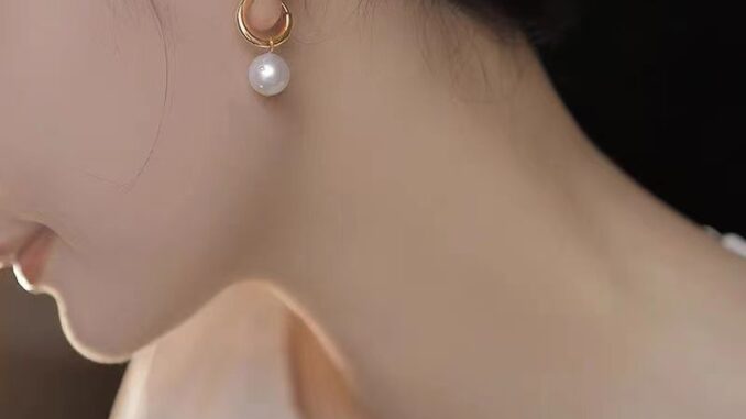 ต่างหู เหล็กไทเทเนียม 18K จี้ไข่มุก สไตล์ฝรั่งเศส หรูหรา สําหรับผู้หญิง