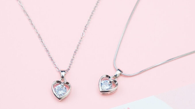 heart gem necklace สร้อยคอจี้คริสตัลหัวใจ