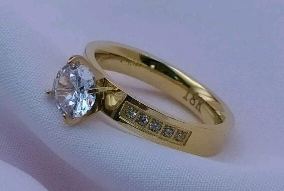 แหวนพลอยสแตนเลสยิงเลเซอร์ ตี 18 k