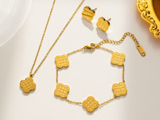 Ht สร้อยคอไทเทเนียม เหล็กสเตนเลส ชุบทอง 18K จี้รูปใบโคลเวอร์สี่แฉก ดอกไม้ เครื่องประดับหรูหรา สําหรับเด็กผู้หญิง