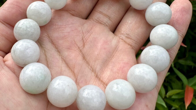 13JA-WH สร้อยข้อมือหยกแท้ กำไลหยกแท้ หยกพม่า หยกขาว เม็ดกลม ประมาณ 13 มิล หยกพม่าแท้100%