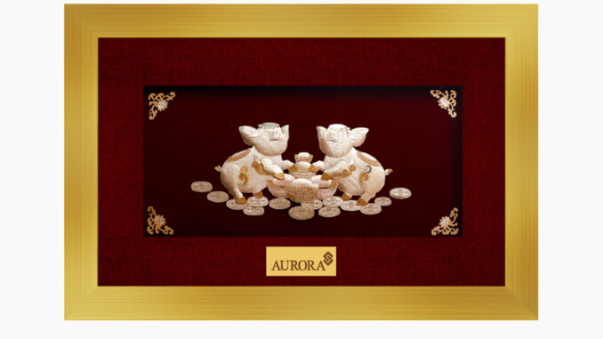 Khongkwan by Aurora  กรอบรูปหมูคู่มงคล 12*18  ซม. ประดับด้วยทองคำแท้ 99.99%