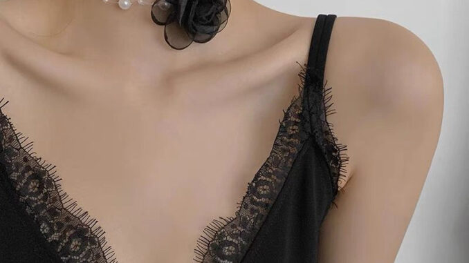 สร้อยคอโชคเกอร์ ประดับไข่มุก ลายดอกไม้ สีดํา และสีขาว แฟชั่นเกาหลี ให้เป็นของขวัญ สําหรับนักเรียนหญิง สร้อยคอโชคเกอร์ ประดับไข่มุก ลายดอกไม้ สีดํา และสีขาว แฟชั่นเกาหลี ให้เป็นของขวัญ สําหรับนักเรียนหญิง