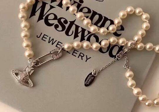 [Vivienne Westwood] สร้อยคอลูกปัดมุก แฮนด์เมด ส่งตรงจากโรงงาน สําหรับผู้หญิง