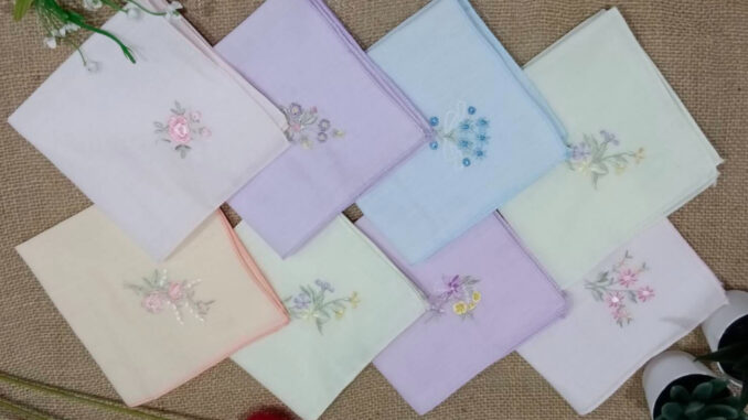 ผ้าเช็ดหน้าผืนเล็ก คละสี ปักลายดอกไม้ ผ้าเช็ดหน้าเนื้อ cotton 100%