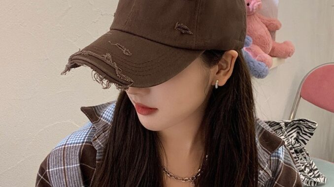 หมวกเบสบอล ปีกกว้าง ลําลอง แต่งรอยขาด สําหรับผู้หญิง
