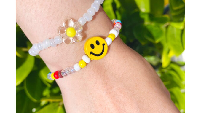 สร้อยข้อมือลูกปัด น้องยิ้ม smile น่ารักสดใส สร้อยข้อมือลูกปัด น้องยิ้ม smile น่ารักสดใส
