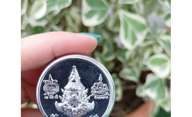 ตลับสแตนเลส​สำหรับใส่สีผึ้งลวดลาย​สวยงาม