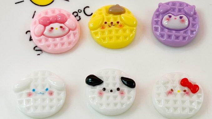 [2 #] Jibbitz Crocs สติกเกอร์กิ๊บติดผม ทรงกลม ลายการ์ตูน Sanrio Melody Kuromi Pudding Dog สําหรับตู้เย็น QP