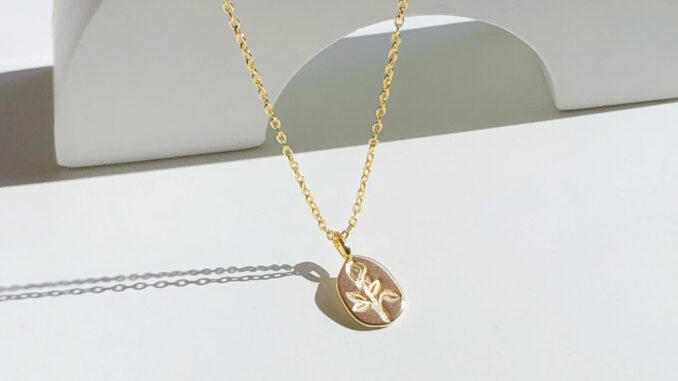 earika.earrings - classic yellow gold rose necklace สร้อยคอจี้กุหลาบสีทอง S92.5 ปรับขนาดได้