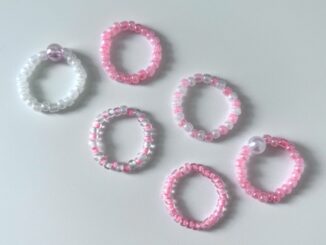 แหวนลูกปัดโทนสีชมพู | pink bead ring