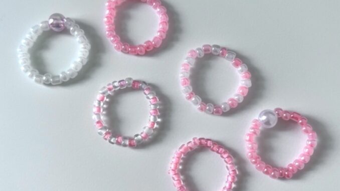 แหวนลูกปัดโทนสีชมพู | pink bead ring